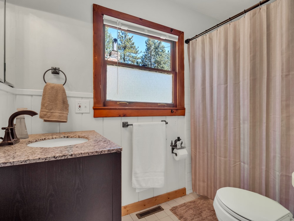 851h Tahoe Classic Cabin Near The Beach 2 Bedroom Cabin