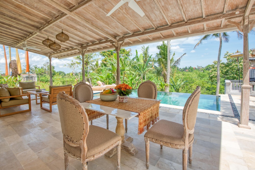 Lebah Villas