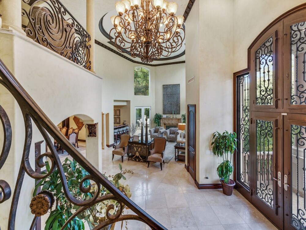 Robmar Mansion - Beverly Hills Mediterranean Estate With Pool & Sport Court
