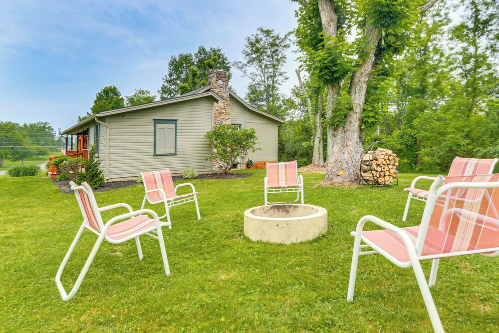< 1 Mi to Raystown Lake: Family-friendly Cottage!