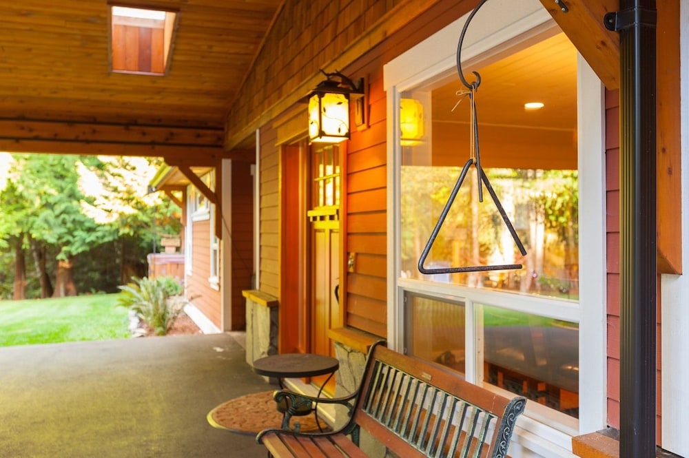 Creekside B & B