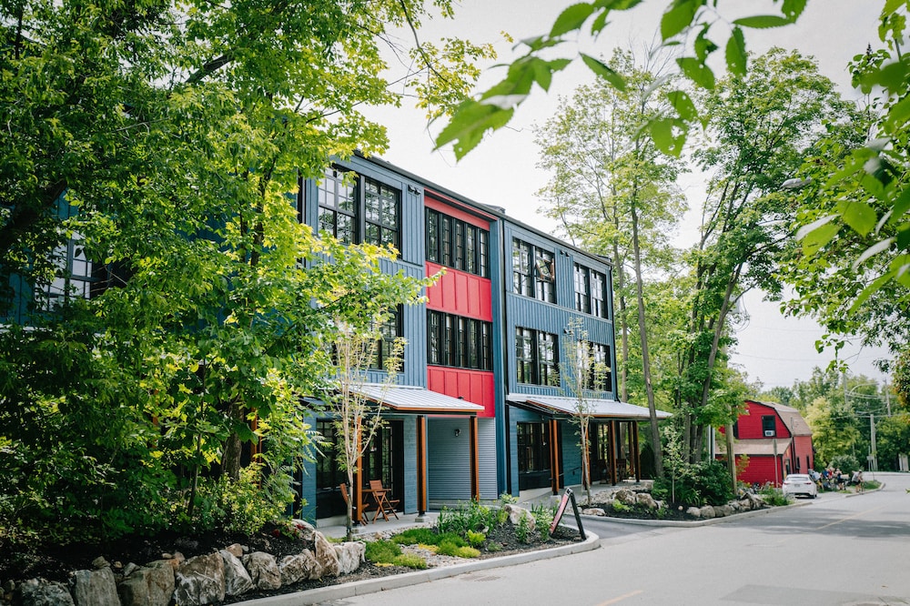 Hotel Lofts du Village - Image 1