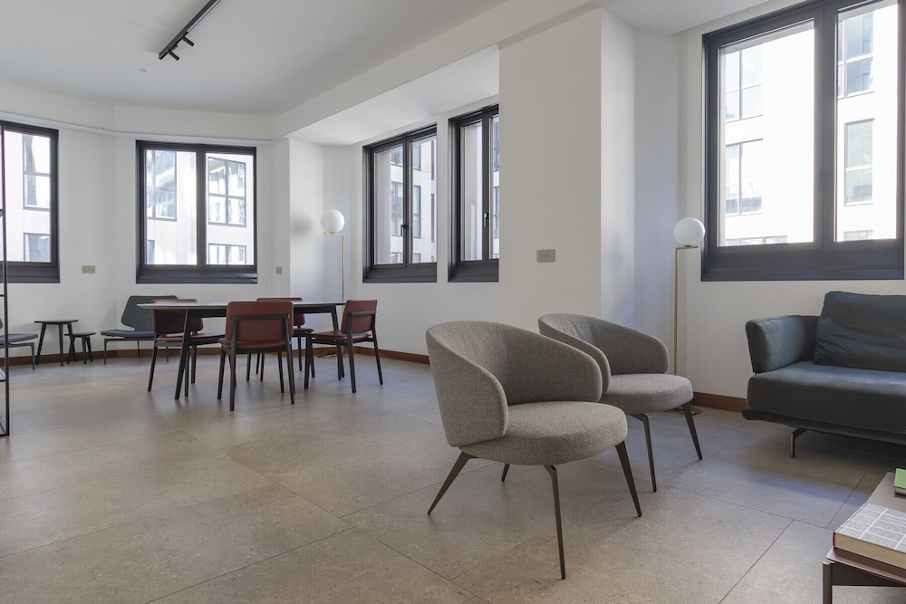San Babila Central Tower by Rentopolis - High-end 1bdr with panoramic terrace overlooking Duomo