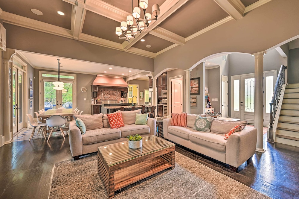 Upscale Family Home w/ Dock on Lake Hartwell! - Property Image 8