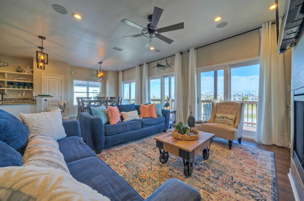 2 Homes, Sleeps 22 Steps to the Beach, Private Pool, Fire Pit, Balcony Views