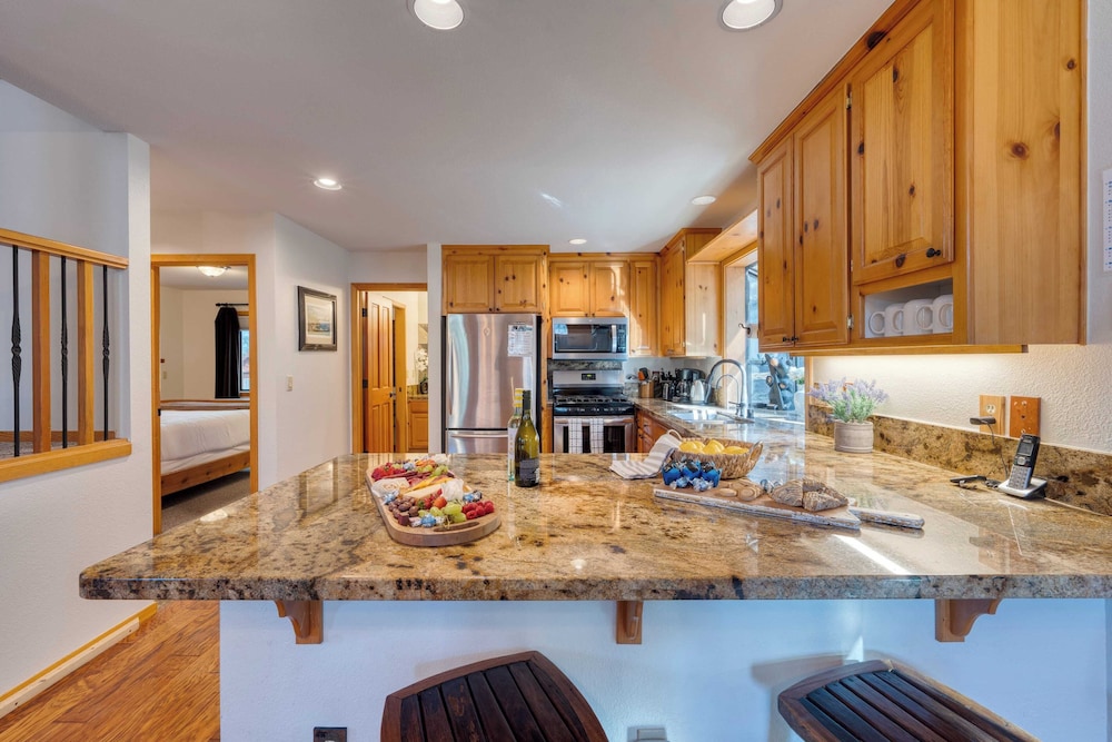 Cozy Escape w/ Hot Tub + Deck & Access to Tahoe Donner & Skiing Alpenglow Chalet by Avantstay