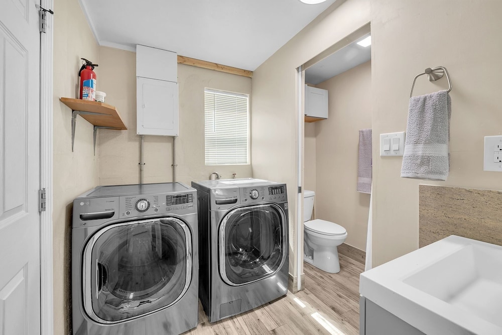 Elwood Park Gem: Spacious 3br Prime Location 3 Bedroom Home