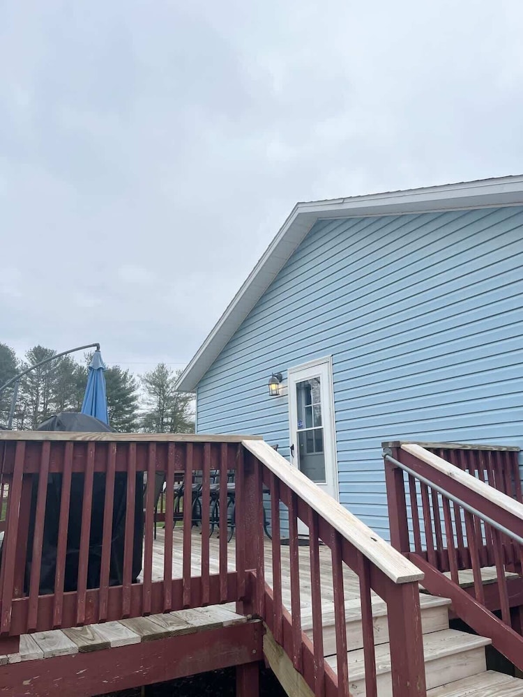 Blue Cottage With Game Room Deck & Hot Tub