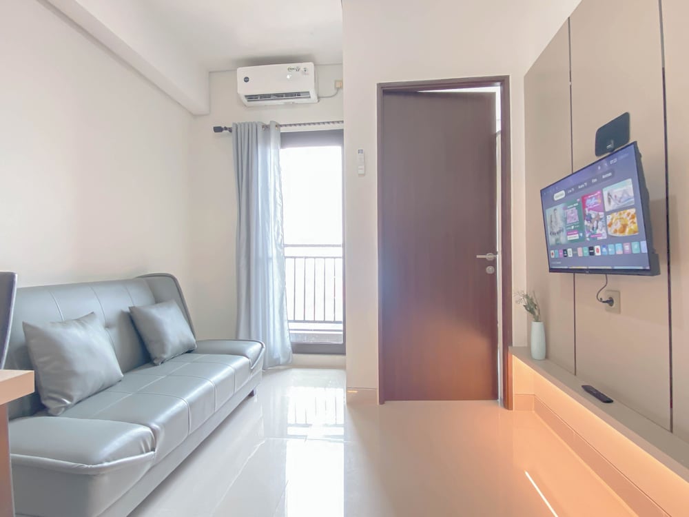 Homey And Tranquil 2Br Apartment Transpark Cibubur