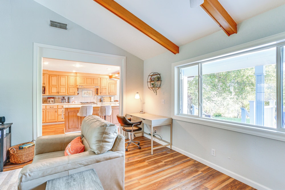 8-acre Retreat: Pool & Stunning Mt Lassen View!