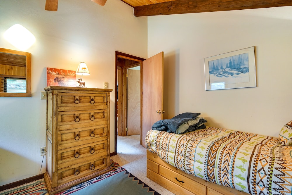 Jamaica Vacation Home w/ Deck: 8 Mi to Skiing! view 5