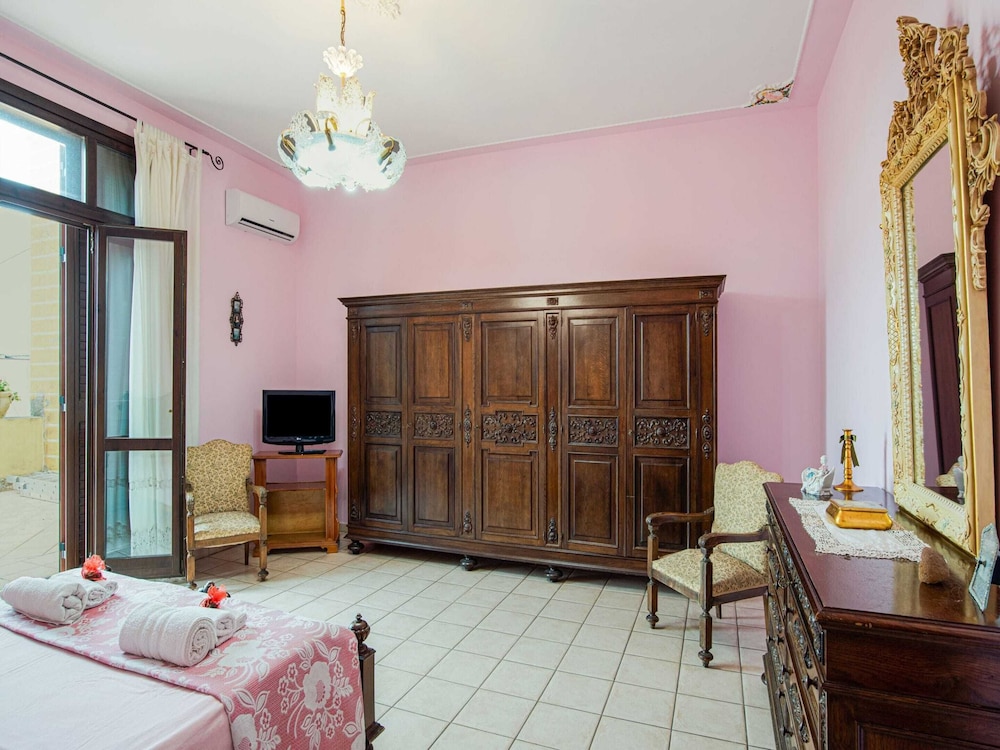 Pet-friendly Villa w/ Pool view 2