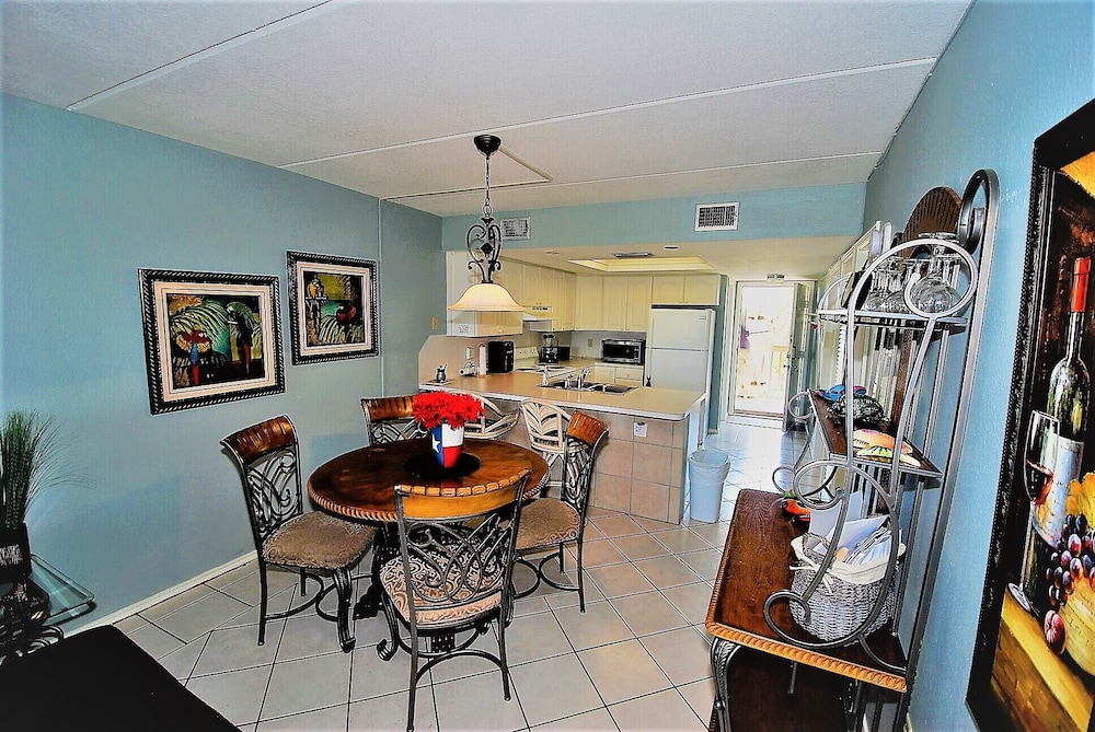 Parklane Unit #311 2 Bedroom Condo by RedAwning