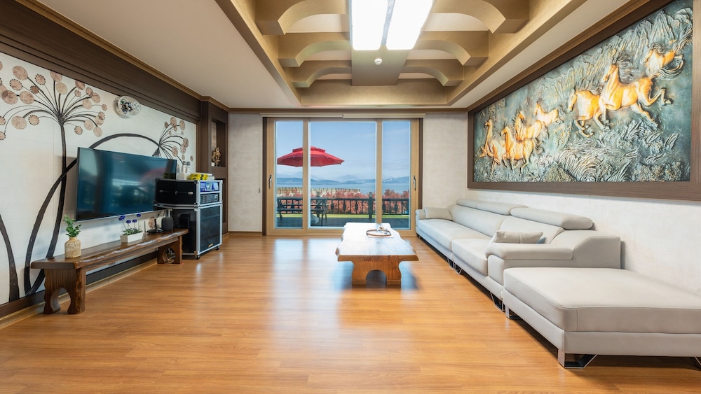 Jigeum Yeosu Ocean View Pension