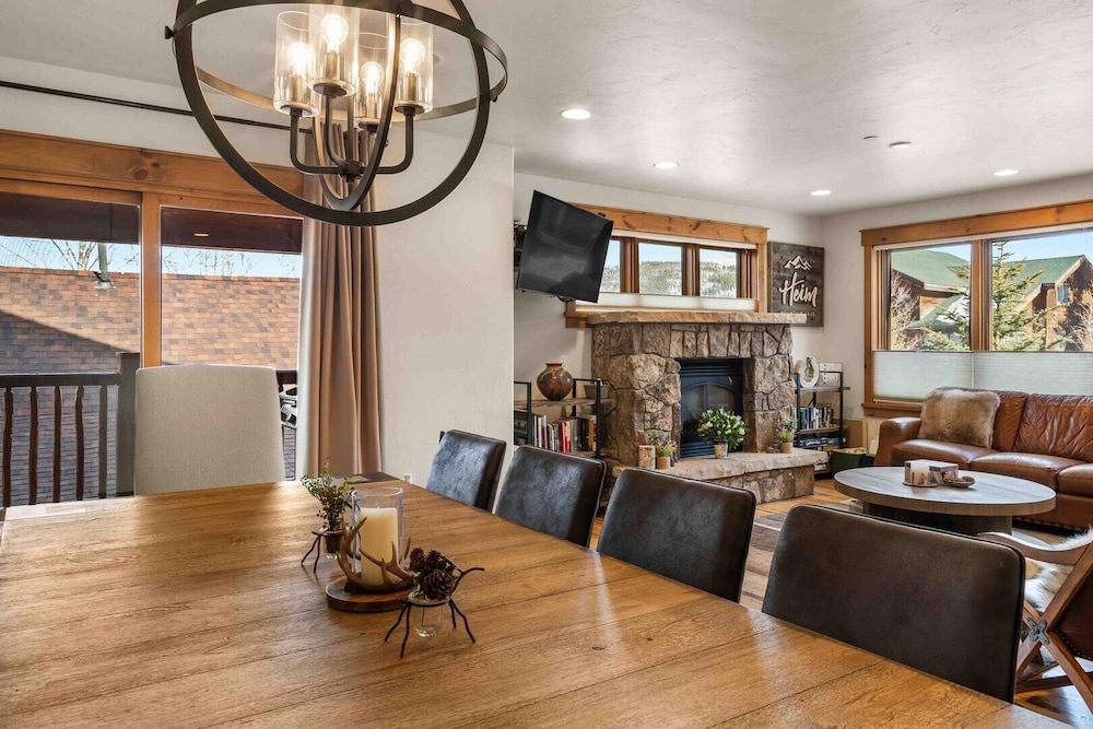 Mount Victoria Lodge #d 3 Bedroom Condo by RedAwning