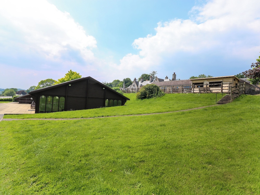 Harcombe House Bungalow 11
