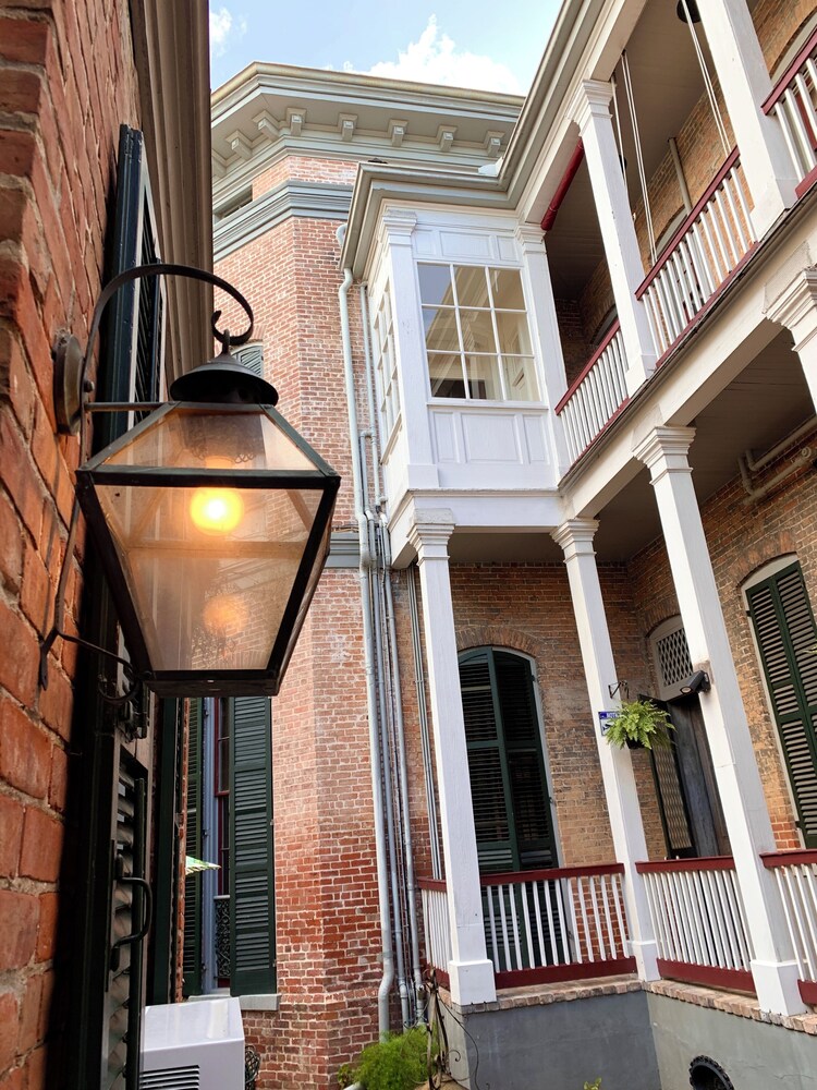 French Quarter Lanaux Mansion B & B