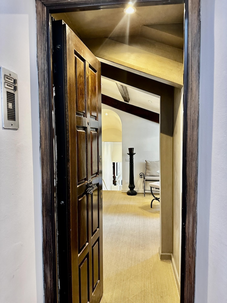 L Ortensia Bianca in Palazzo Ruspoli a Superb Retreat in the Most Elegant Palace in Rome