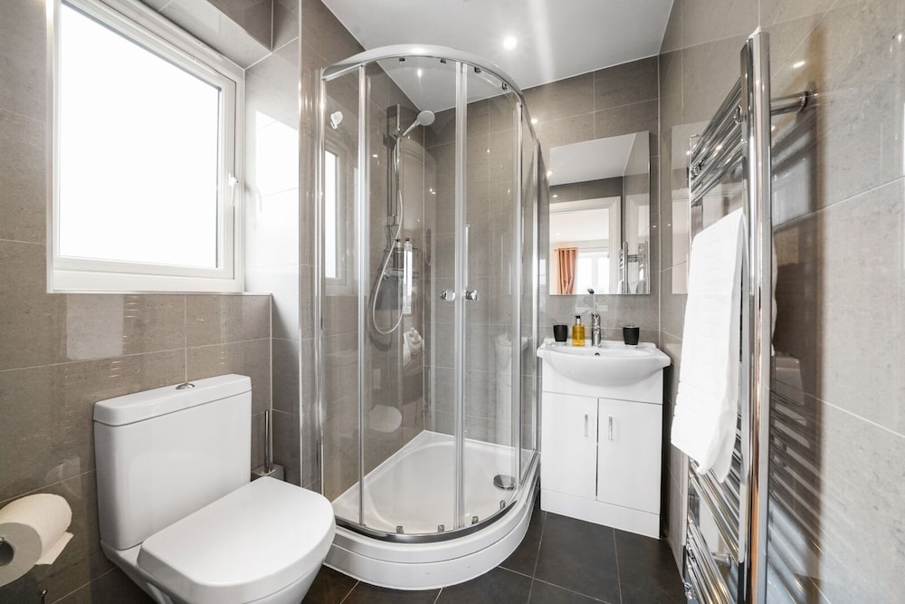 Heathrow Living Serviced Apartments by Ferndale