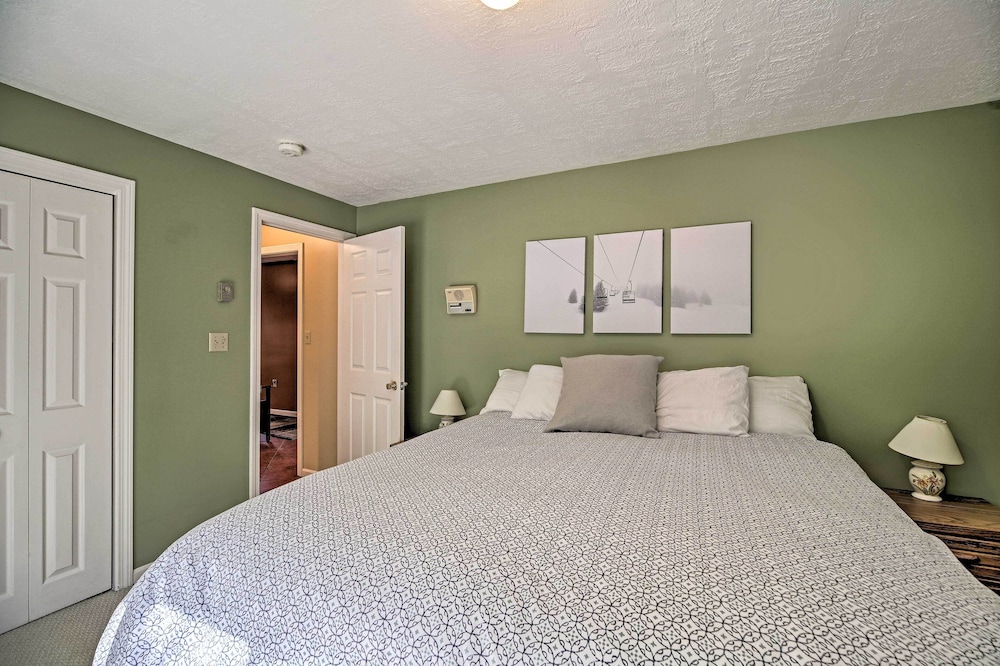 Condo w/ Deck & Grill < 5 Miles to Loon Mountain!