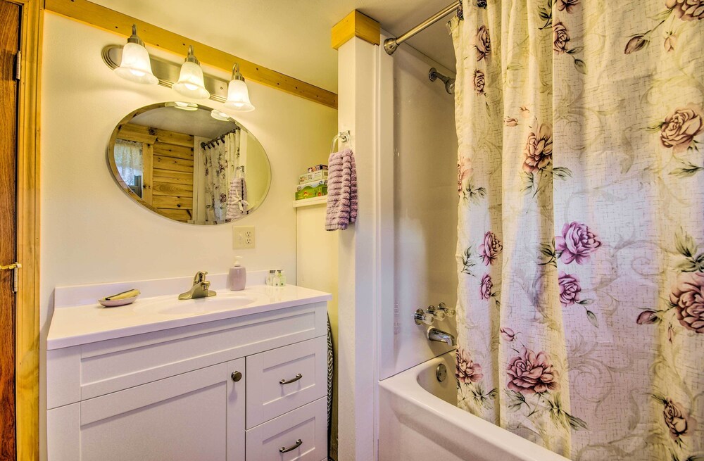 Florence Vacations - Florence Cabin w/ On-site Creek! - Property Image 21