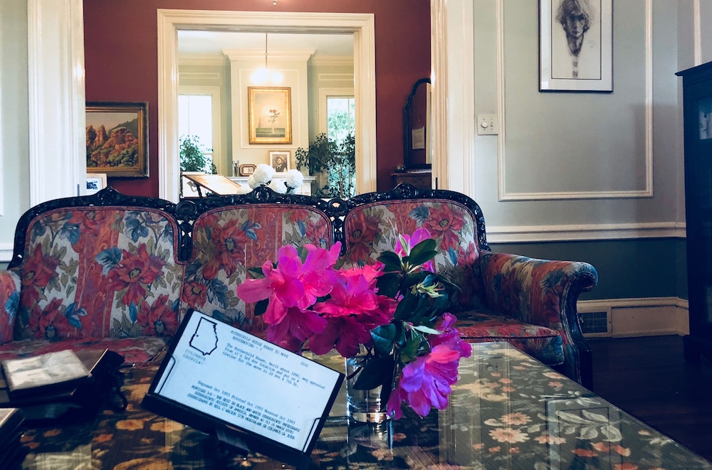 Columbus Vacations - Rothschild-Pound House Inn - Property Image 22