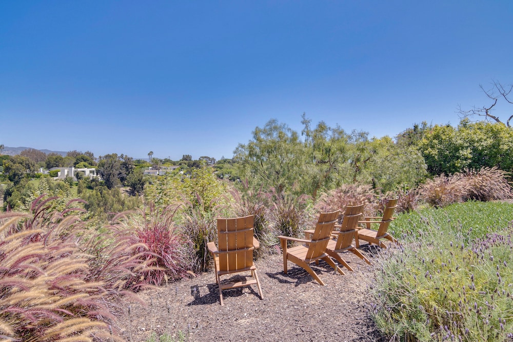 1 Mi to Point Dume: Mtn-view Escape w/ Patio!