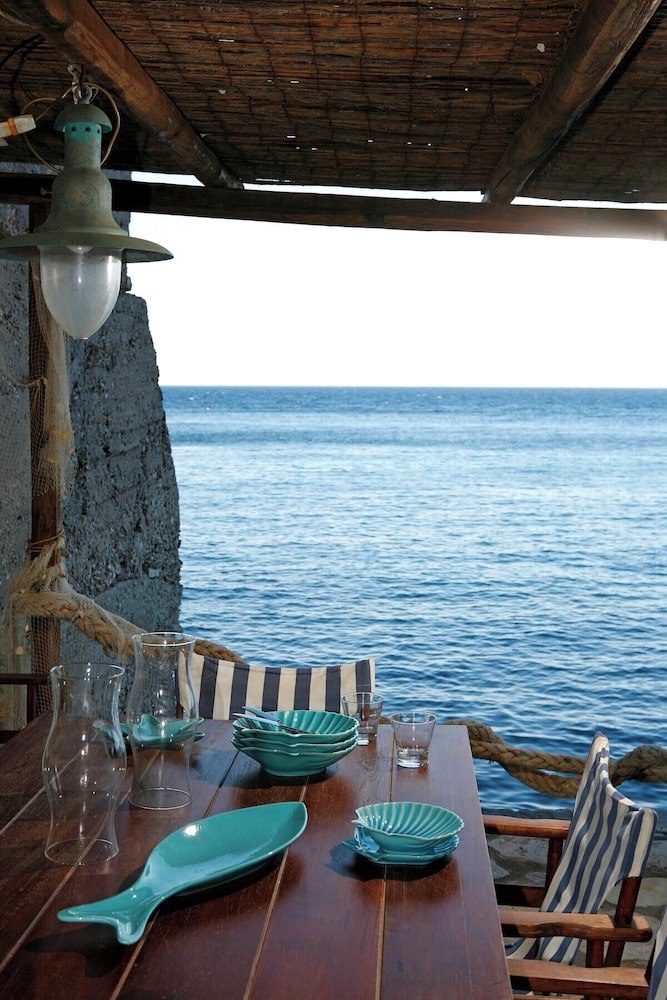 Seaside Neoclassical Property in Vaporia Ermoupoli
