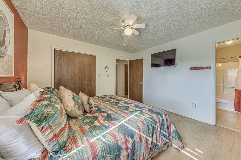 1 Mi to Downtown Ruidoso: Peaceful Forested Cabin!