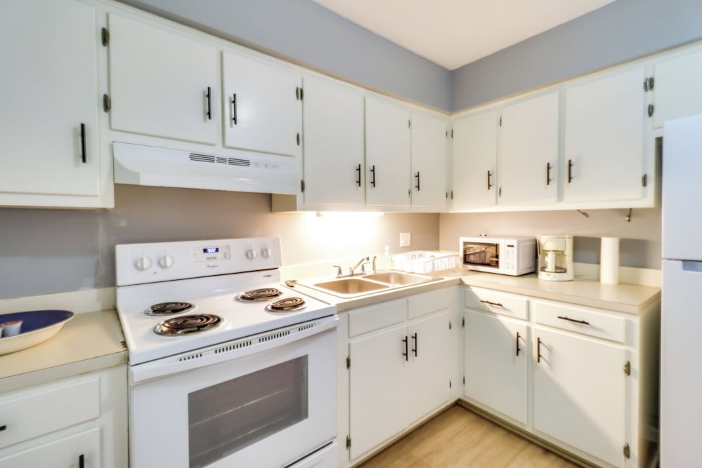 Walk to Eats & Entertainment: Home in Brookhaven