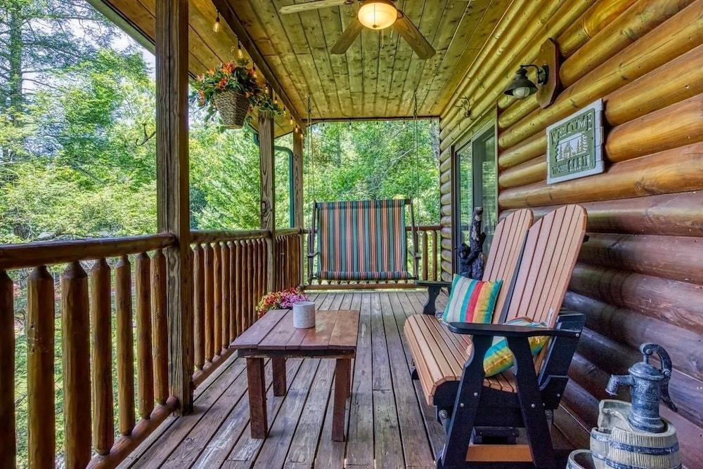 Hillbilly Hideaway 4 Bedroom Cabin
