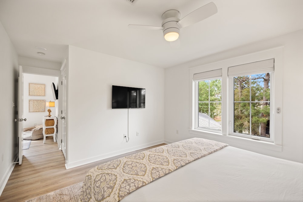 1322 Laurel Grove 3 Bedroom Home by RedAwning view 5