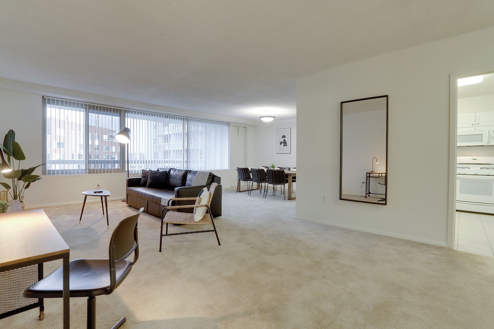 Prime Crystal City Apartments