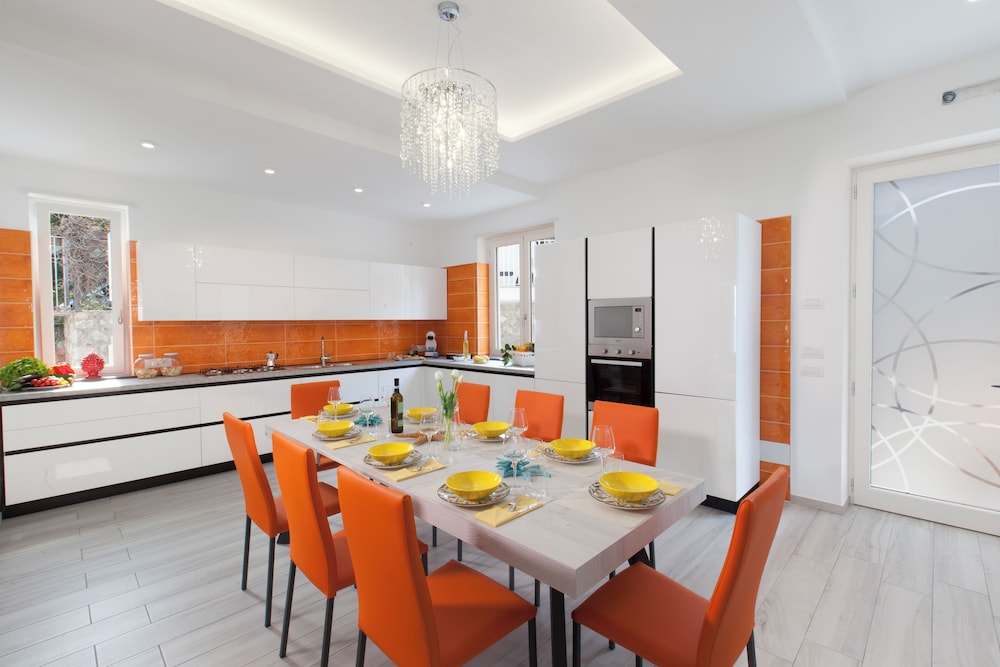Villa By The Beach With Sea-View And Luxury Amenities