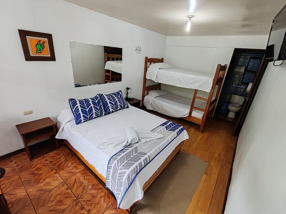 Cabinas El Pueblo - Hostel