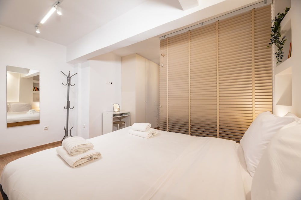 Quiet Apartment With a Garden at Exarcheia
