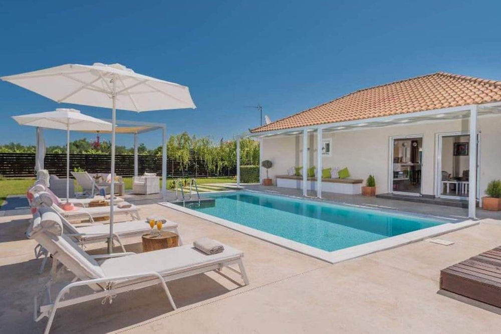 Madini Luxury villa with private Heated pool photo 5