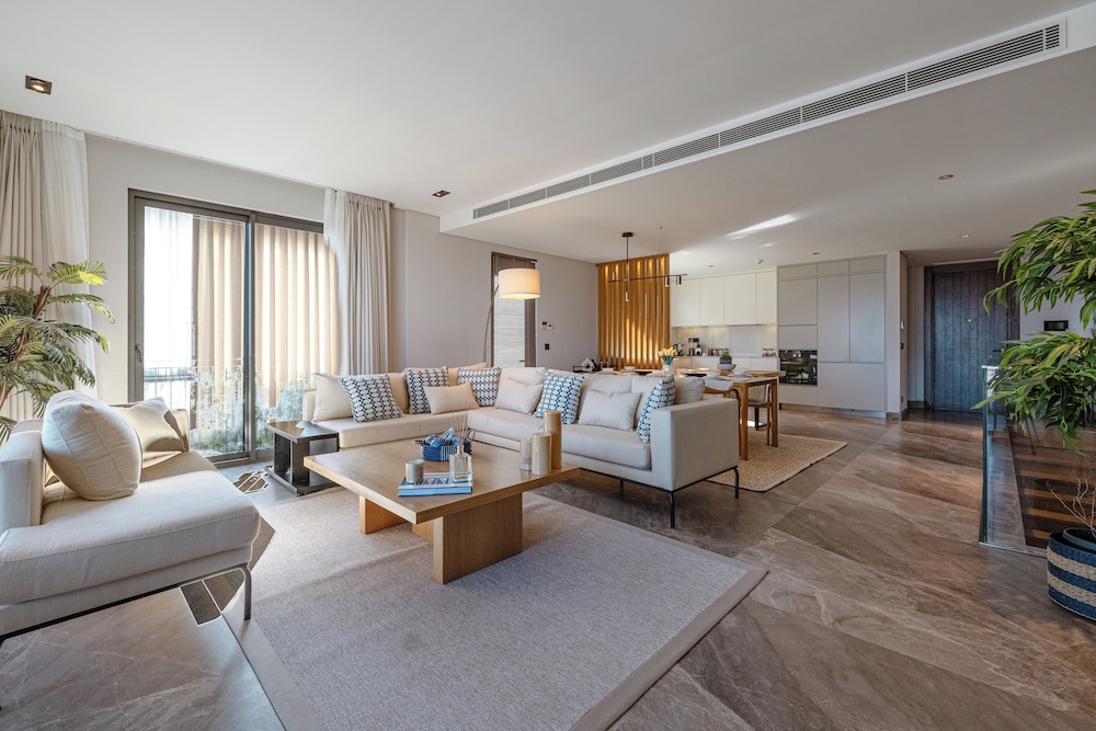 3-Bedroom Beachfront Villa with Hotel Amenities