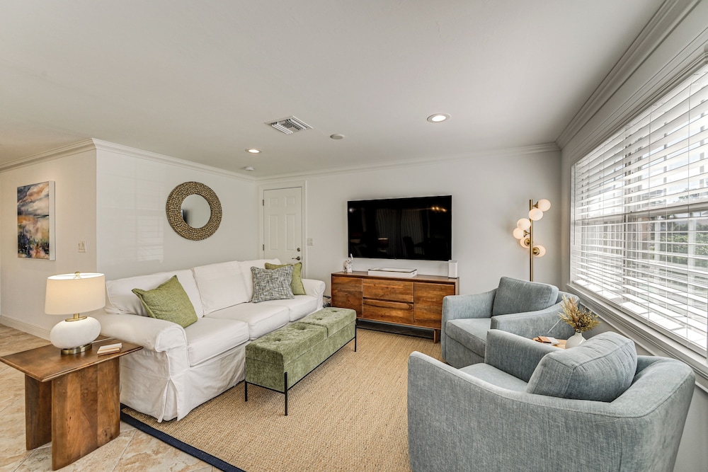 1 Mi to Beach: Naples Home w/ Pool & Fire Pit