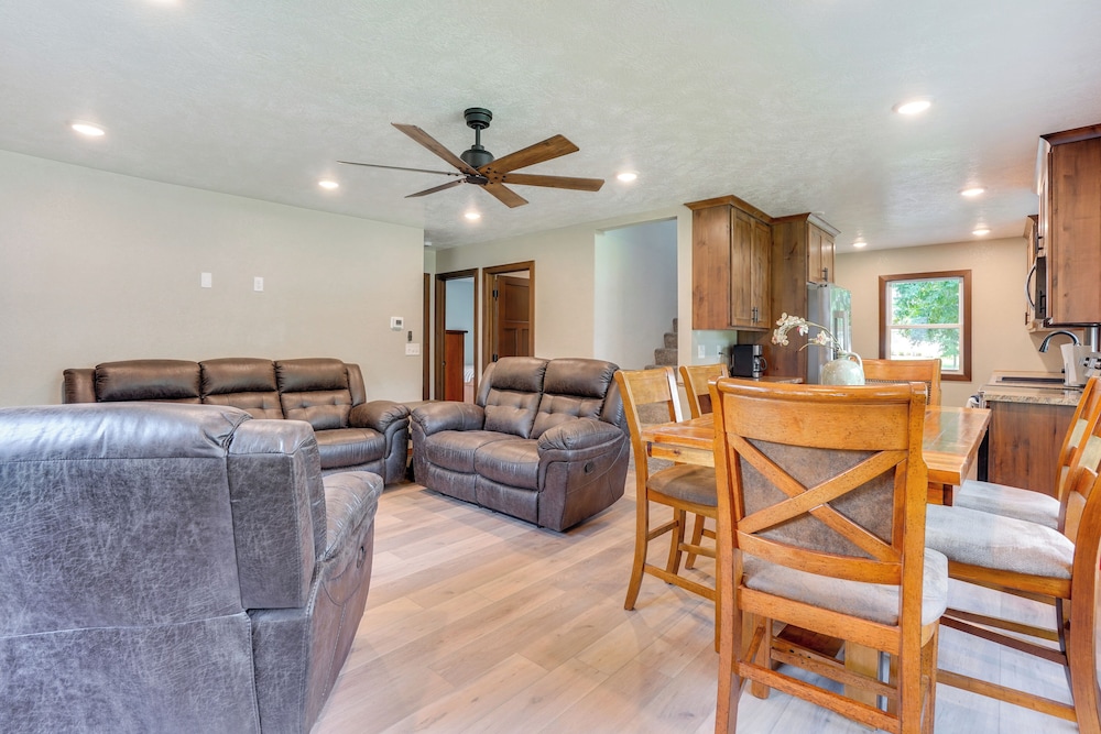 Sioux Falls Home Near Downtown: 2 Living Areas!