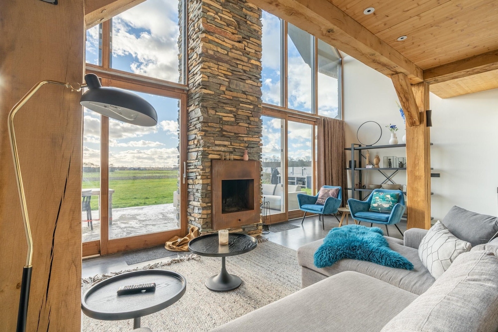 Modern 6-person Villa With Private Hot Tub - Near Beach & Nature