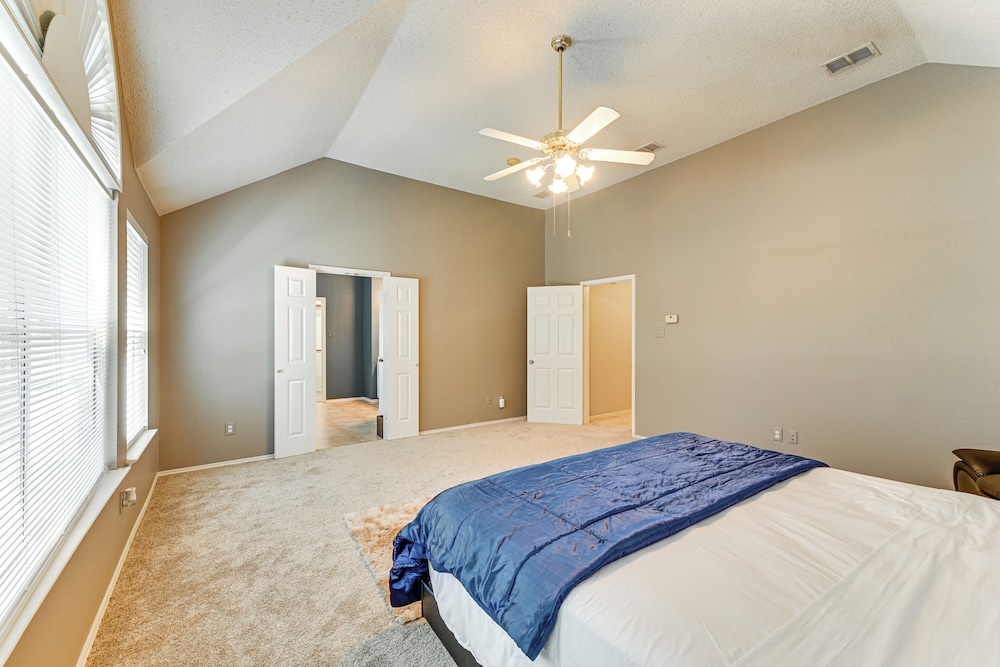 DFW Sports Hub: Home w/ Pool & Hot Tub in Frisco!
