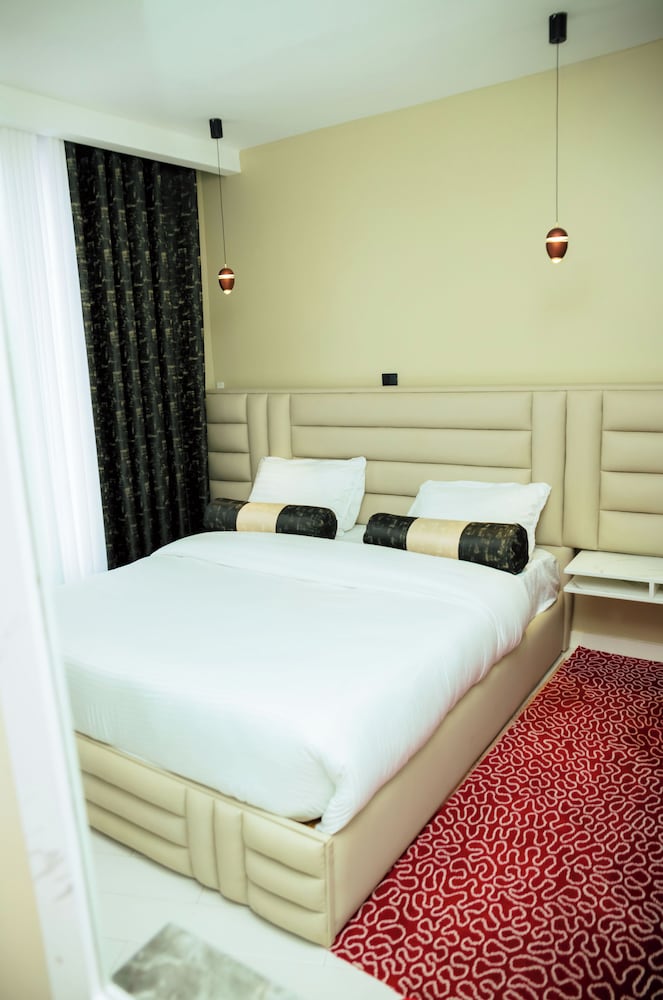 SAFE HEAVEN ROOMS