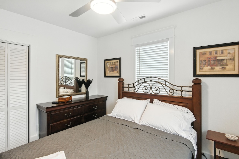 Historic Elegance In The Heart Of Elizabeth City 4 Bedroom Home
