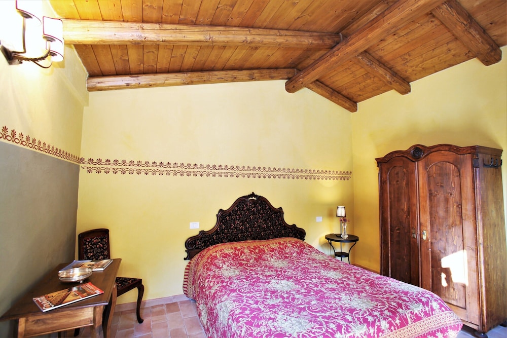 Elegant Villa in Montecosaro Italy with Hot Tub view 2