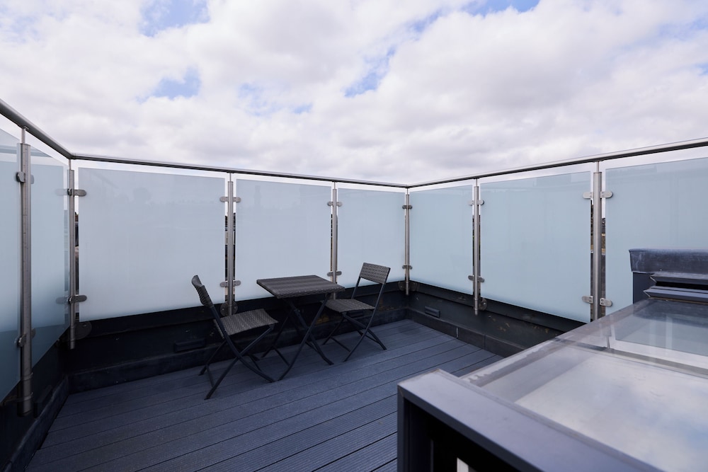 The Skylight One-Bed at Elspeth Road