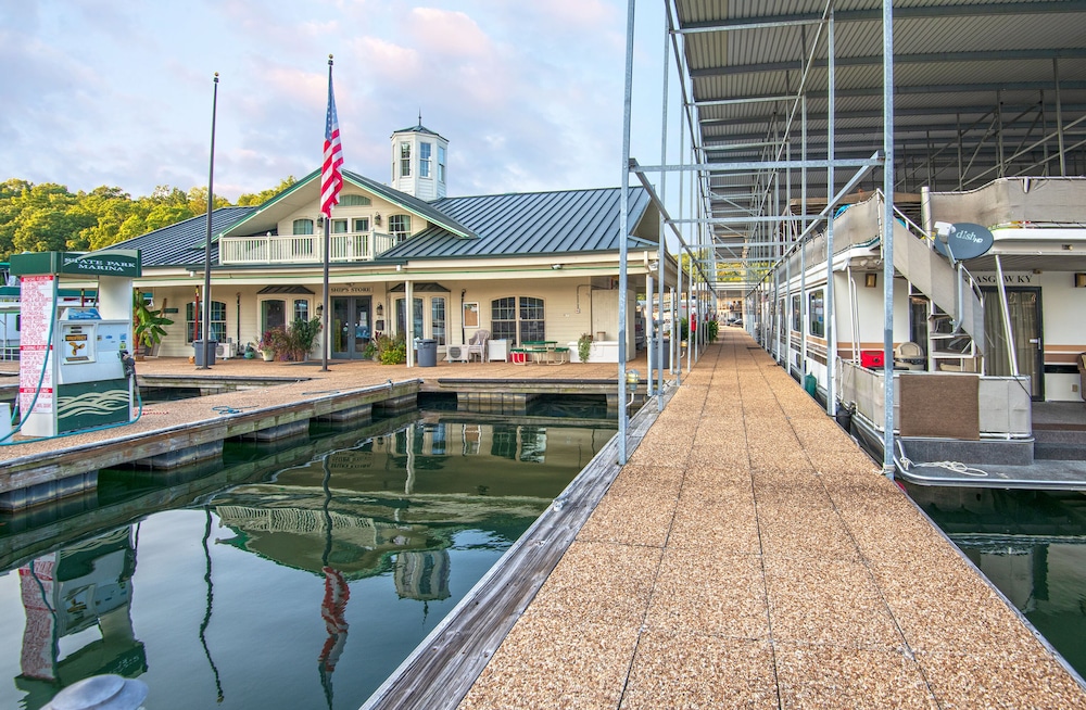 Dale Hollow Lake State Resort Park