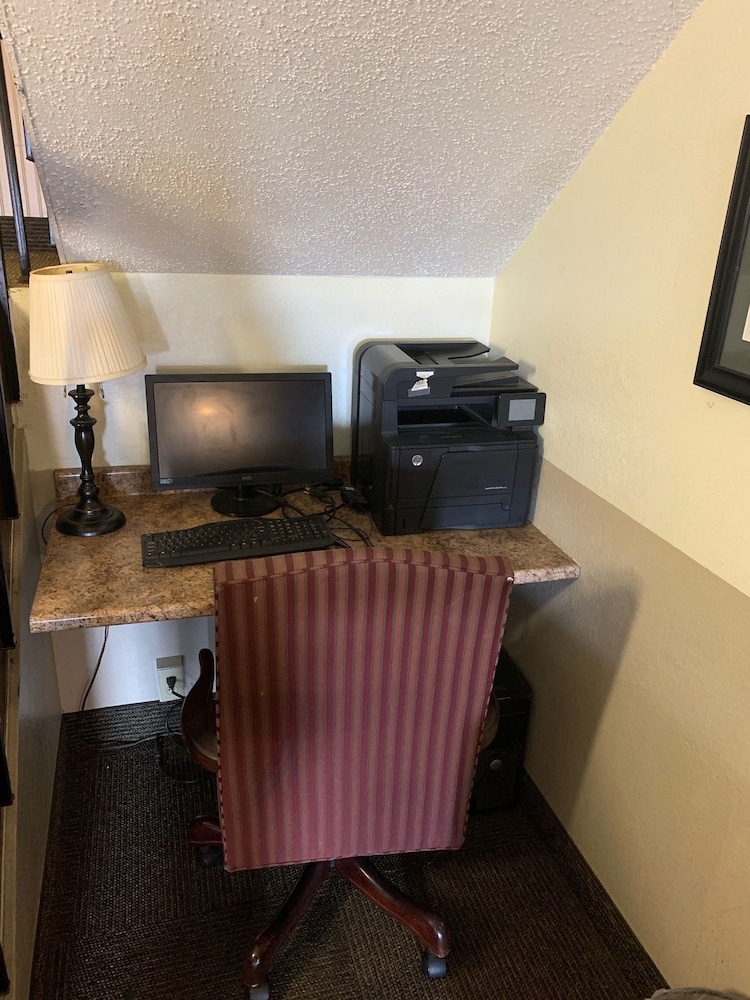 Newburgh Vacations - Super 8 by Wyndham Newburgh/West Point Near Stewart Airport - Property Image 29