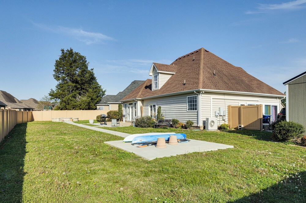 Island Vibes: Home w/ Fire Pit in Murfreesboro!