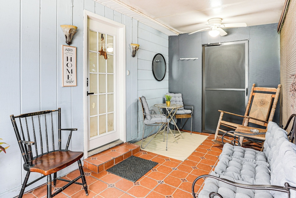 Screened Porch: Tampa Studio 4 Mi to Busch Gardens